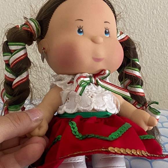 Doll - Picture 6 of 6